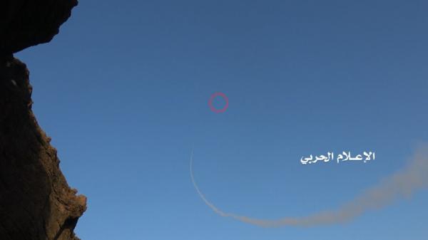 الحوثيون يعلنون إسقاط طائرة تابعة للتحالف في محافظة صعدة (صور من لحظة استهدافها الى سقوطها)