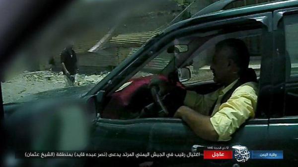 شاهد.. تنظيم «داعش» ينشر صور لعملية اغتيال ضابط في الجيش اليوم في عدن
