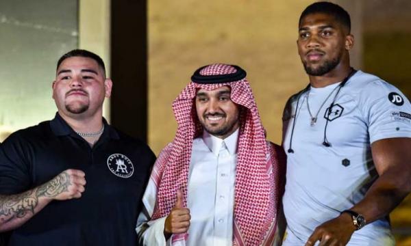 السعودية تستضيف نزال الملاكمة الأهم هذا العام