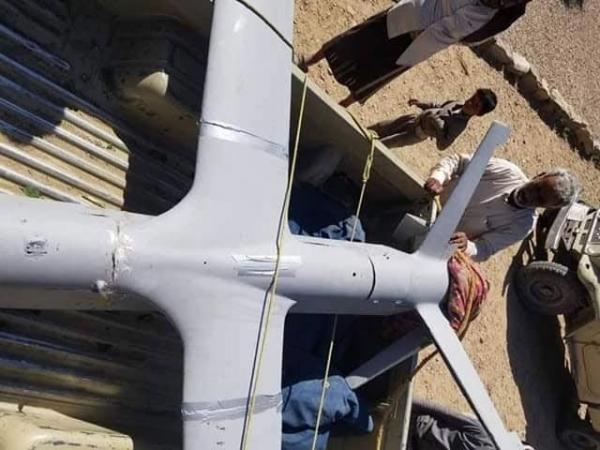 مواطن باليمن يسقط طائرة درون مسيرة كبيرة بسلاحة الشخصي