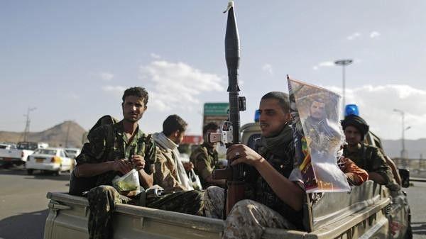 اشتباكات بين قبليين ومسلحي الحوثي في الحدأ وتشييع 12 قتيلاً حوثياً (الاسماء)