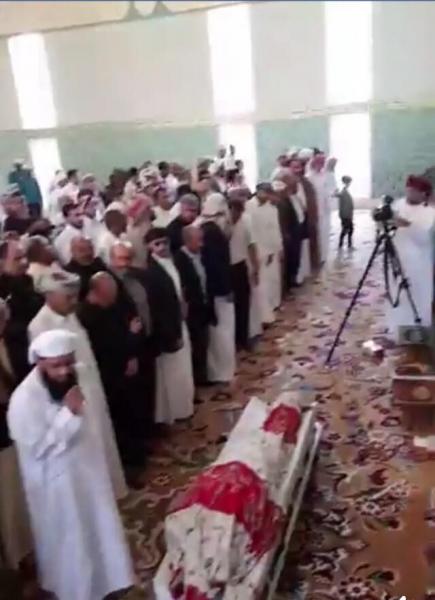 بالصور: تشييع جثمان كنعان يحيى صالح في مسقط بحضور والده وعمه 