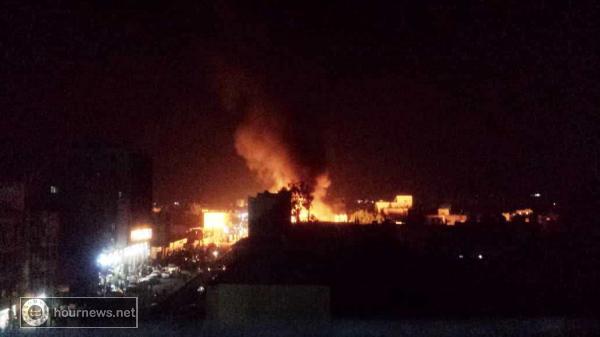 شاهد بالصور: احتراق محطة نفطية بجوار مركز سام مول التجاري وسط صنعاء
