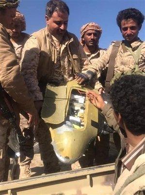 شاهد بالصور.. طائرة مسيرة للحوثيين تصل إلى ايدي أفراد الجيش الوطني شرق صنعاء