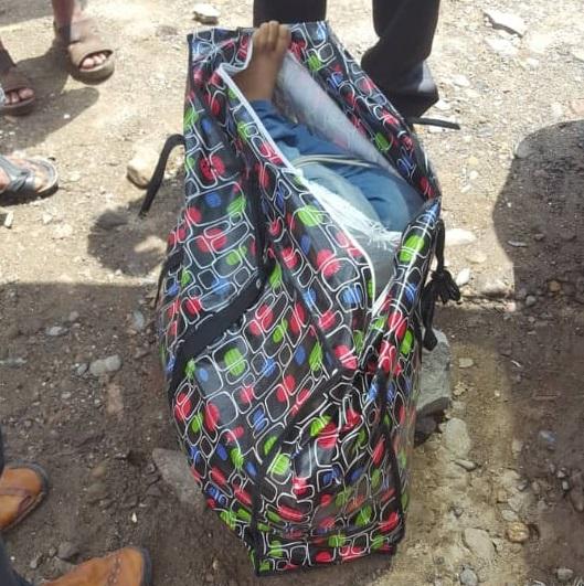 جريمة بشعة تهز عدن .. العثور على جثة شاب في ساحل أبين داخل كيس (صور)
