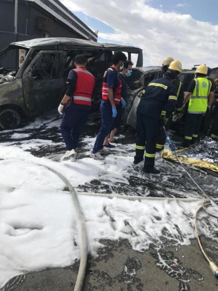 حادث مروع بالسعودية يسفر عن مقتل 6 اشخاص.. ابتدأ بالدهس وانتهى باحتراق سيارتين وتفحم اربعة اشخاص