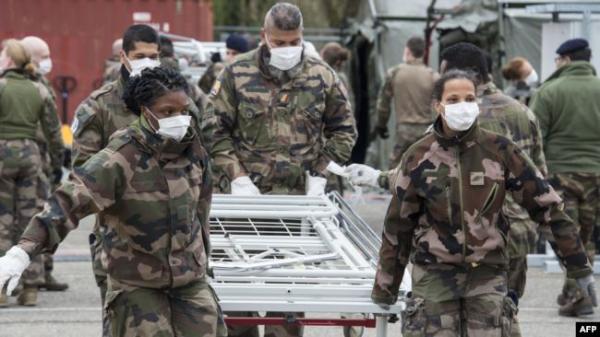 لمواجهة كورونا.. الجيش الفرنسي يبني مستشفى ميداني وإسبانيا تستعين بالروبوتات (صور)