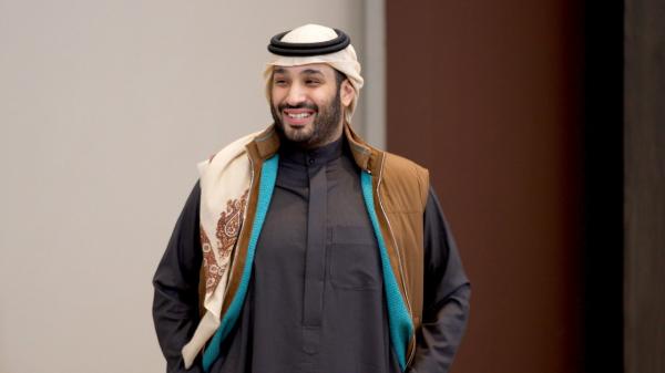 الأمير محمد بن سلمان يلبس الشال اليمني وتوقعات بارتفاع اسعاره بشكل كبير (صور)