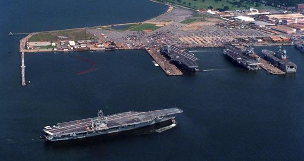 أكبر قاعدة بحرية في العالم تأسست في عام 1917 قـاعـدة نـورفـولـك Naval Station Norfolk