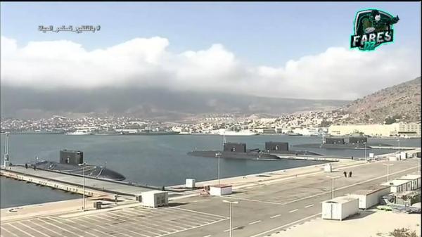 غواصة تابعة للبحرية الجزائرية تجري تجربة إطلاق صواريخ كروز كاليبر ضد أهداف برية (فيديو)