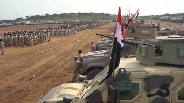 قائد عسكري يعلن التحدي الأكبر للحوثيين وجميع قياداتهم وحشودهم من جبال مران (فيديو)