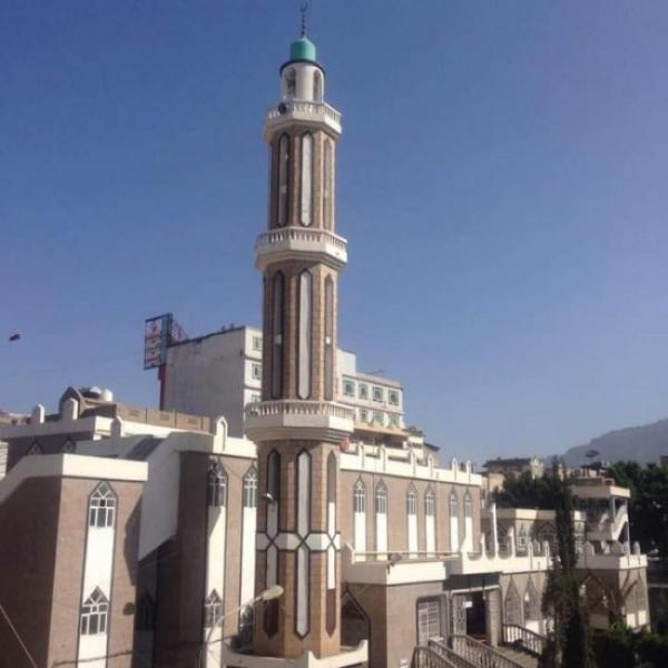 الحوثيون يستولون على جامع الروضة بمدينة إب ويغلقون مدرسة تحفيظ القرآن