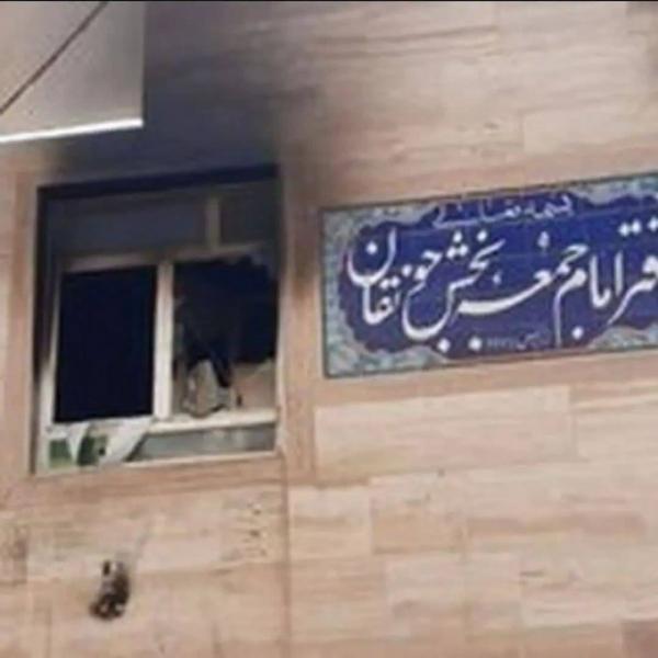 إحراق مكتب ممثل خامنئي بمدينة جونقان الإيرانية