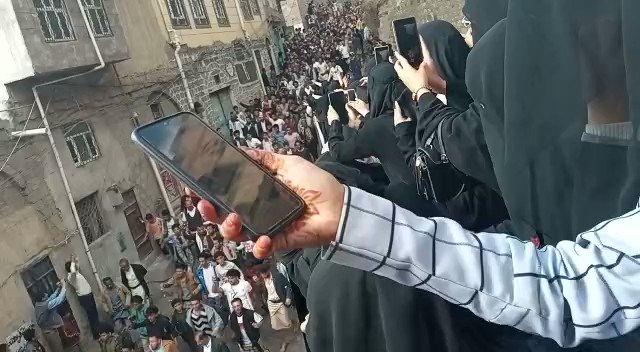 تشييع كبير في محافظة إب للناشط المكحل الذي قتل برصاص الحوثيين في المعتقل