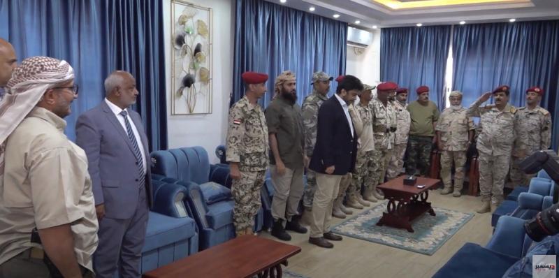 طارق صالح يترأس اجتماعا عسكريا رفيعا في المخا (تفاصيل)