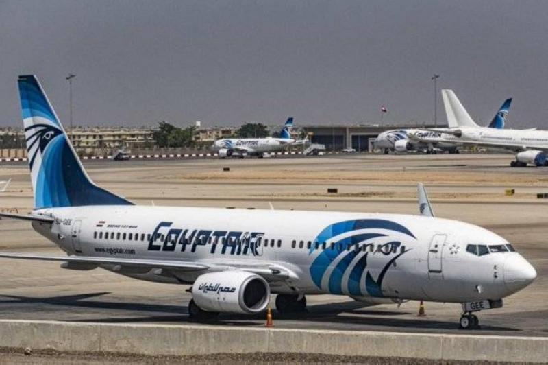 انفجار إطار طائرة «مصر للطيران» قبل هبوطها في مطار جدة (بيان)