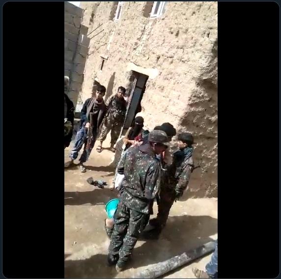 فيديو: مسلحون حوثيون يعتدون ويقتحمون منزل نساء بسبب عدم ارتداء بنت للحجاب
