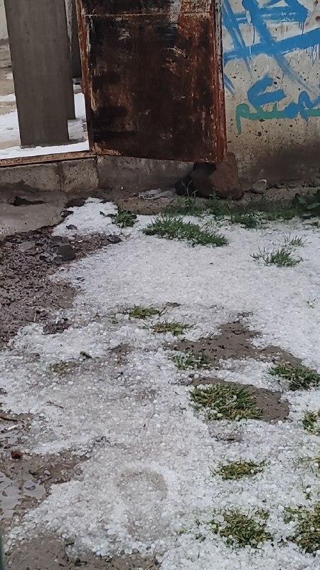 هطول امطار غزيرة على محافظة إب مصحوبة بالثلوج