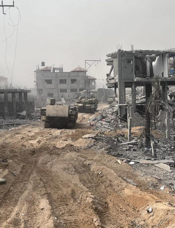 الجيش الإسرائيلي ينشر صوراً لدباباته من داخل غزة