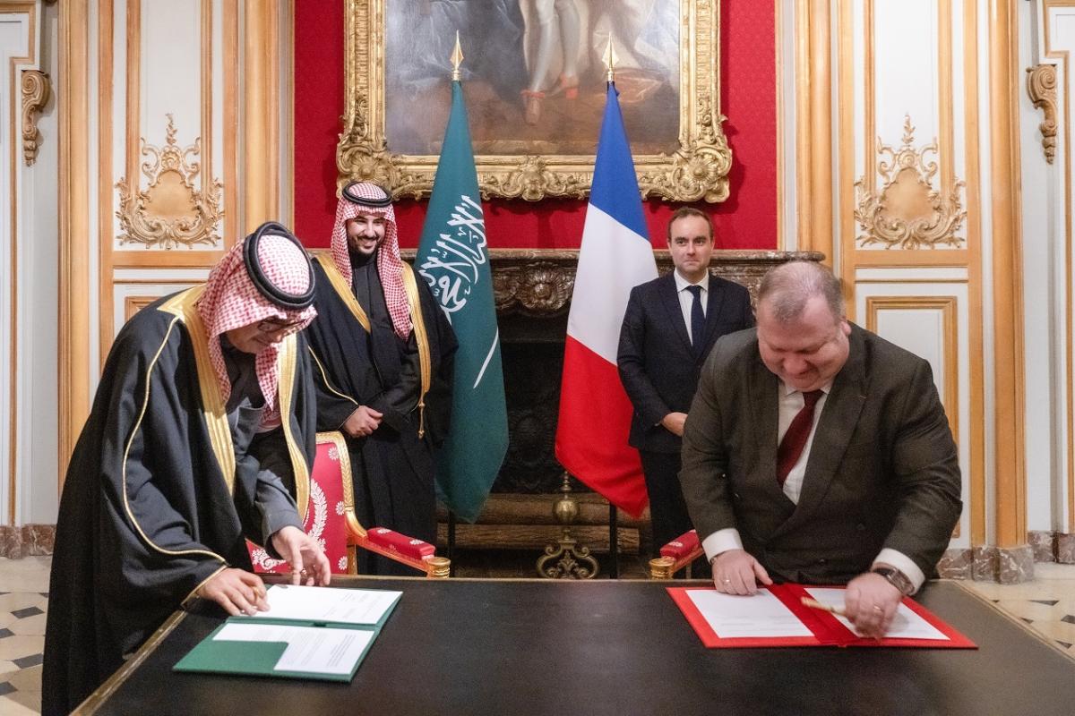 تقرير مفصل حول الزيارة الرسمية لوزير الدفاع الأمير خالد بن سلمان إلى فرنسا