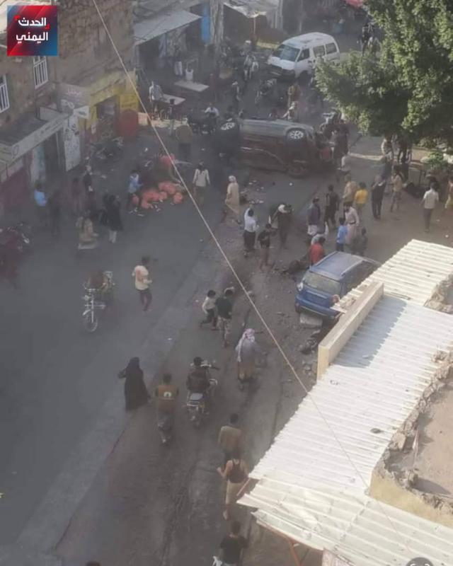 حادث سير مروع في منطقة الجحملية بتعز يسفر عن وفاة 3 نساء وطفل وجرح امرأة وطفل