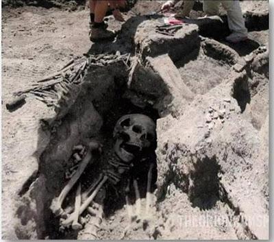بالصور اكتشاف مؤخرا مقبرة لقوم عاد في صحراء الربع الخالي !!