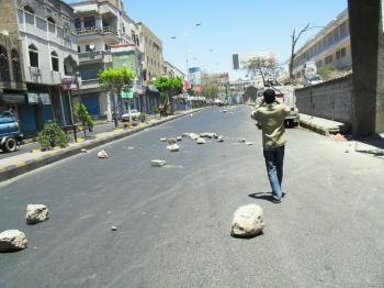 مصدر مسؤول بمحافظة تعز ينفي ما تناقلته القنوات الفضائية عن مظاهرة اليوم 