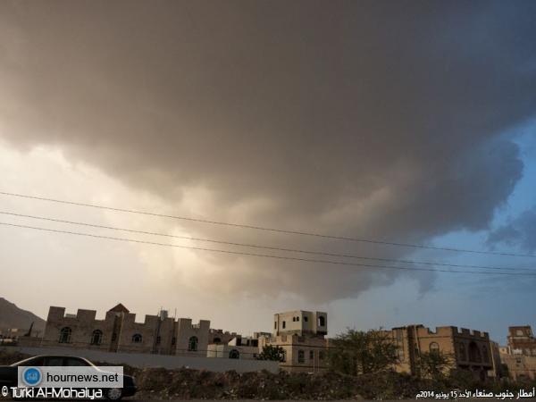 شاهد بالصوة الأمطار والسيول الغزيرة على منطقة بيت بوس جنوب صنعاء