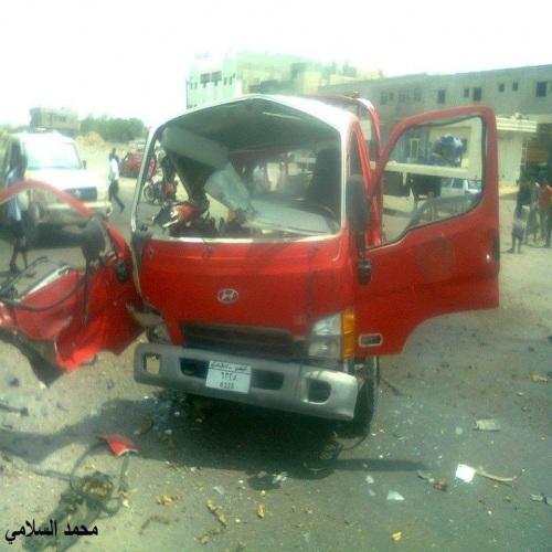 صور تظهر لحظة انفجار عبوتين ناسفتين أودت احدهما بحياة 8 أشخاص أصابت أخرى سيارة تابعة لجهاز نزع الألغام في لحج