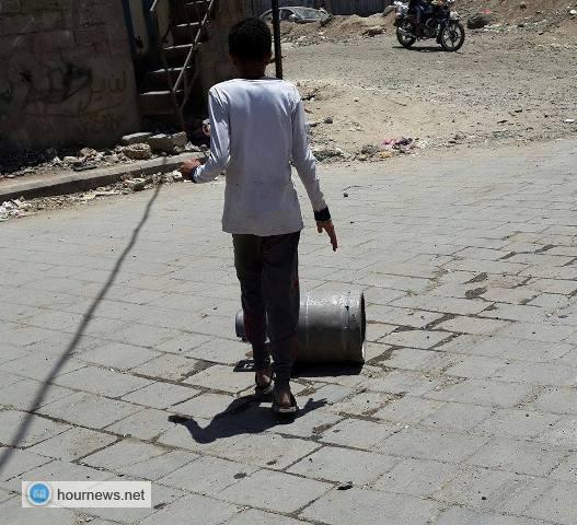 عدسة اخبار الساعة تلتقط معاناة الناس في طوابير طويلة للحصول على الغاز المنزلي "جولة مصورة"