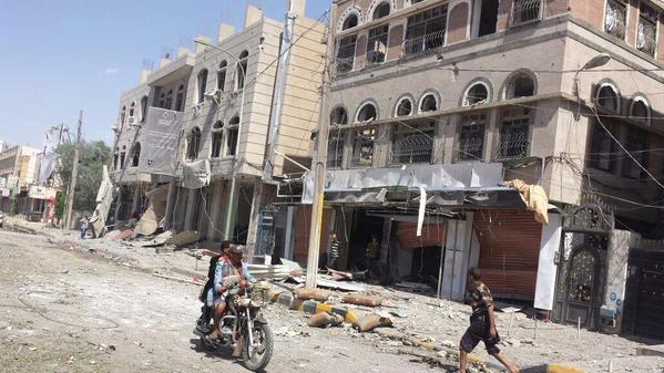 شاهد صور لحجم الدمار لحي كامل جراء استهداف مكتب العميد أحمد علي السابق
