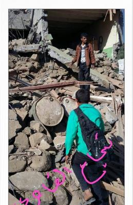 بعد مقتل قيادي حوثي مع مرافقيه: الحوثييون يفجروا منازل خصومهم في منطقة العريش بمديرية السبرة بإب (صور)