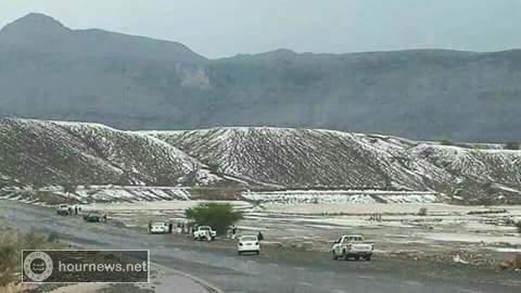 شاهد صورة مذهلة من العاصمة صنعاء والثلوج تكسوها من شدة البرودة 