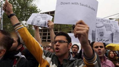 بالصور.. تظاهرة أمام السفارة السعودية بطهران تطالب بإغلاقها وطرد القائم بالأعمال