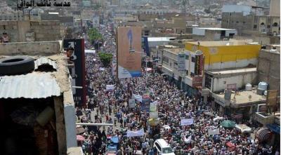 المحافظات اليمنية تنتفض في وجه جماعة الحوثي حفاظا على الجمهورية ومكتسبات الثورة ودعوات للرئيس بتلبية مطالب الاصطفاف الوطني وإرغام جماعة الحوثي بتسليم اسلحتها والعاصمة على موعد لأكبر انتفاضة شعبية في تاريخها ( صور ) 