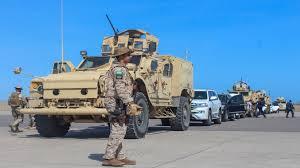  عشرات الآليات والمدرعات وناقلات الجند السعودية في طريقها إلى عدن