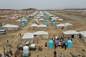 منظمة حقوقية:الحوثيون اتخذوا من بعض مخيمات النزوج بمارب مواقع عسكرية وجعلوا من النازحين دروع بشرية